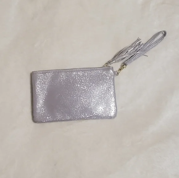 Liz Claiborne charging wallet/purse - Picture 2 of 5